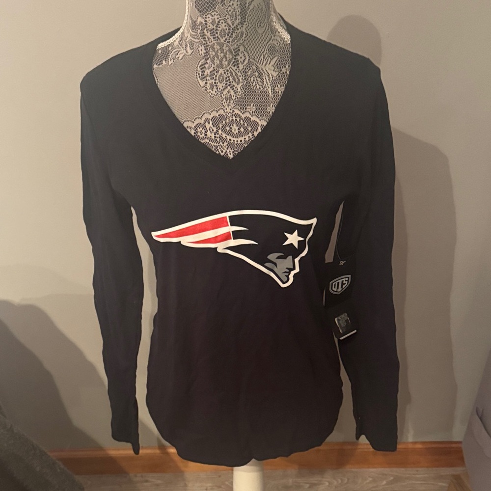 Patriots Black V-Neck Long Sleeve Shirt with Logo